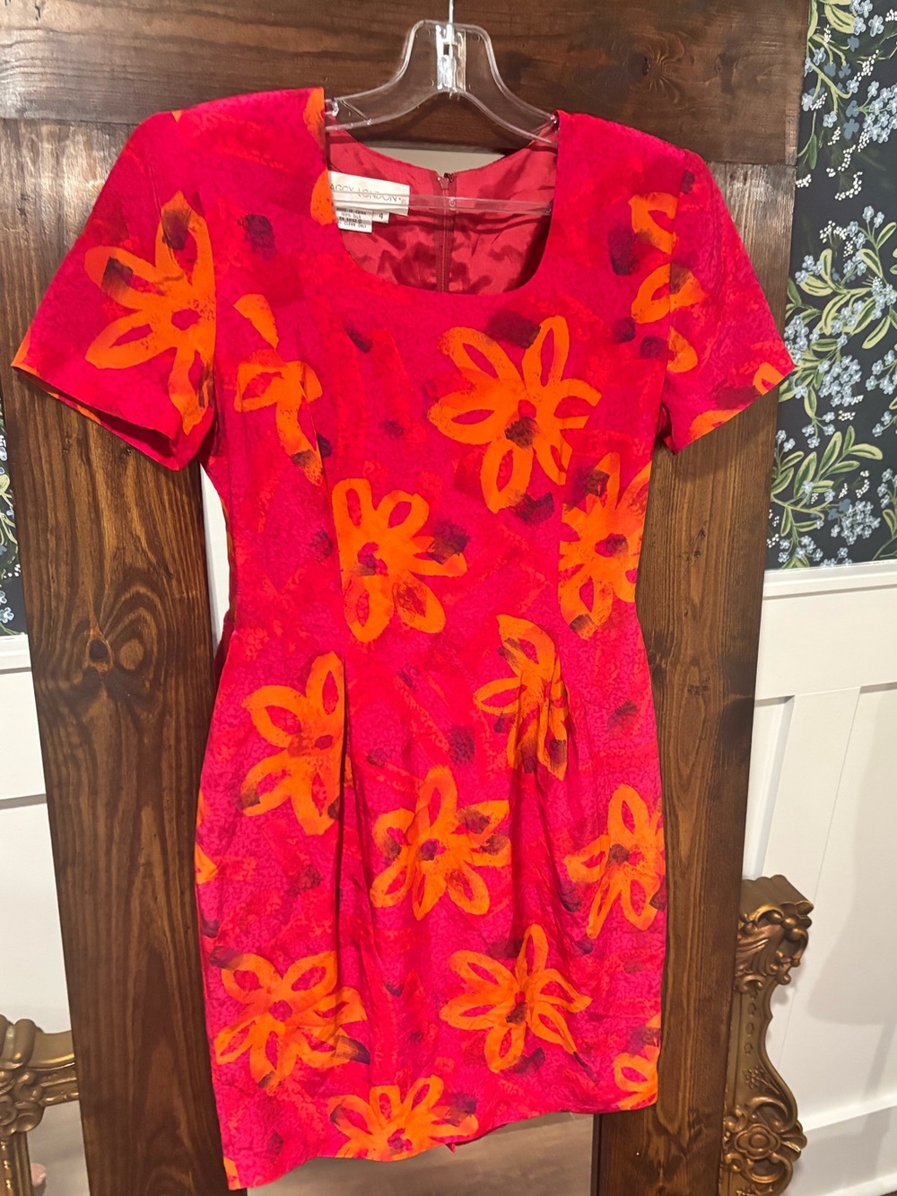 Rare Vintage Maggy London Size 4 100% Silk Vibrant Red Floral Sheath Dress